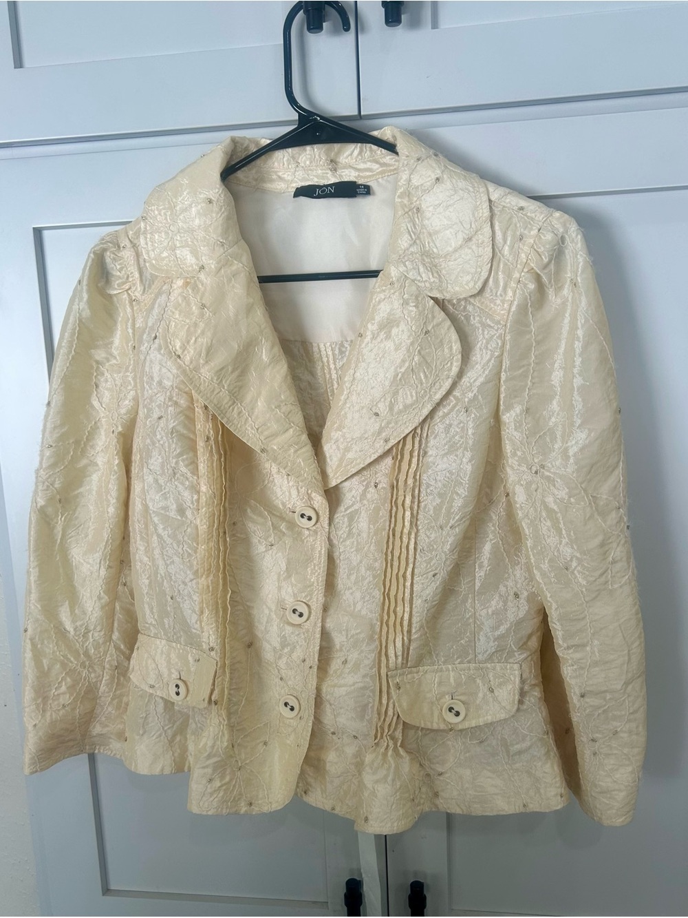 Source Unknown Cream Women's Textured Button-Front Blazer